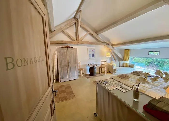 Panzió Domaine De Treilles *