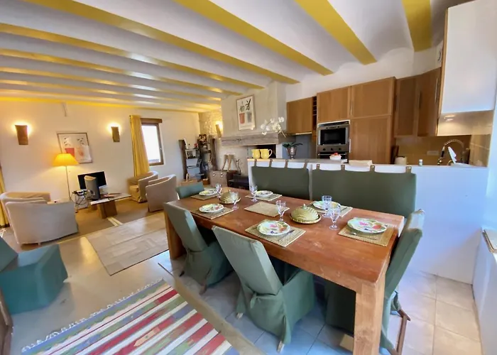 Domaine De Treilles *