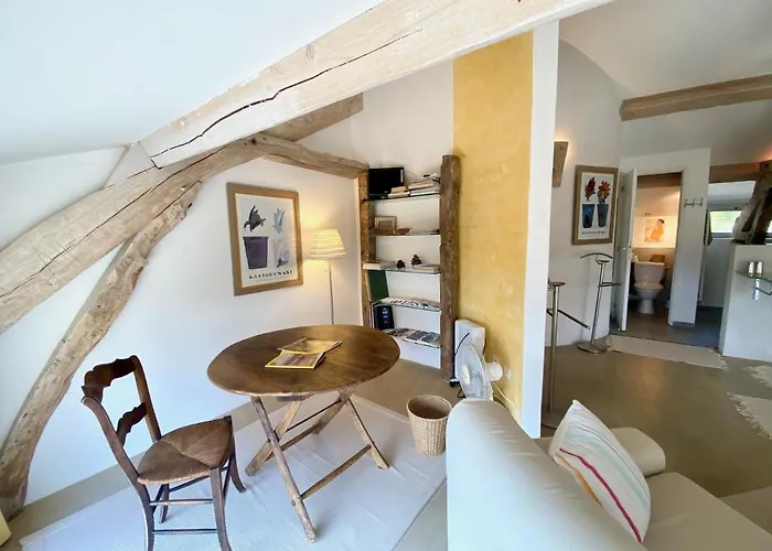 Domaine De Treilles *