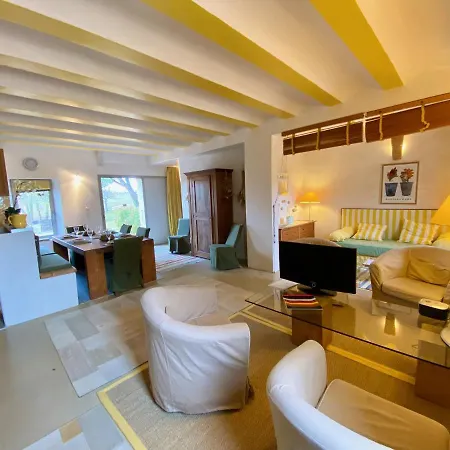 Domaine De Treilles *