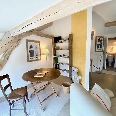 Domaine De Treilles *