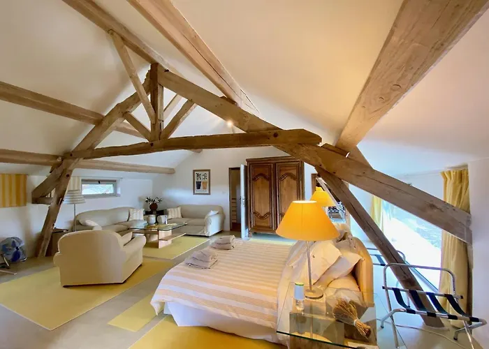 Domaine De Treilles *